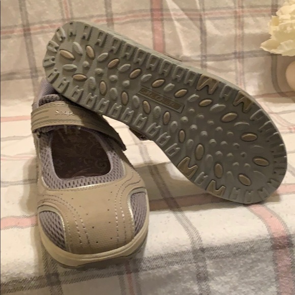 Shoes - Picture 4 of 6